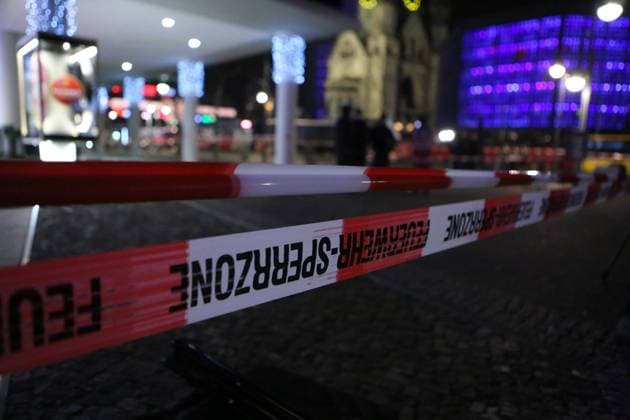 Berlin - LKW rast in Weihnachtsmarkt am Breitscheidplatz Germany: Truck crash in market A truck drove in the evening to the Berlin Christmas market at Breitscheidplatz in Berlin-Charlottenburg. There are several dead and dozens injured.  SimonexKuhlmey