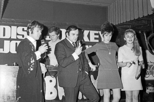 Das Sextett um den deutschen Bandleader Jochen Brauer mit Tonia, Petra Prinz, Dr. Dieter Pröttel und DJ Joe, Deutschland 1960er Jahre. The sextet of German band leader Jochen Brauer, Germany 1960s. 24x36swNeg228 Jochen Brauer Sextett Copyright: HeinzxBrowers UnitedArchives2004843