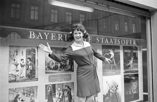 Die Schauspielerin und Sängerin Lotti Krekel in München, Deutschland 1960er Jahre. Singer and actress Lotti Krekel at Munich, Germany 1960s. 24x36swNeg321 Lotti Krekel Copyright: HeinzxBrowers UnitedArchives2005671