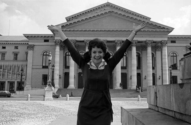 Die Schauspielerin und Sängerin Lotti Krekel in München, Deutschland 1960er Jahre. Singer and actress Lotti Krekel at Munich, Germany 1960s. 24x36swNeg321 Lotti Krekel Copyright: HeinzxBrowers UnitedArchives2005672