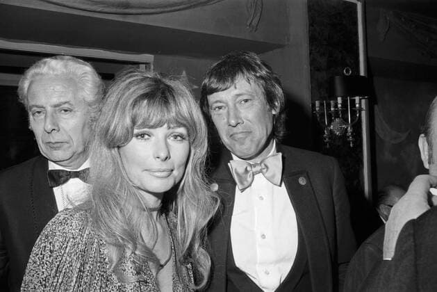Das Schauspieler- und Moderatorenpaar Vivi Bach und Dietmar Schönherr (rechts) beim Deutschen Filmball 1974 in München, Deutschland 1970er Jahre. Actor and presenter couple Vivi Bach and Dietmar Schoenherr (right) at the Deutscher Filmball 1974 at Munich, Germany 1970s. 24x36swNegVFBH47 Deutscher Filmball München 1974 Copyright: HeinzxBrowers UnitedArchives2008302