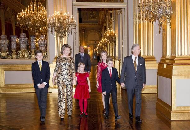 Belgische Königsfamilie besucht das Weihnachtskonzert in Brüssel 21-12-2016 Brussels Queen Mathilde and King Filip and Prince Gabriel (12) and Prince Emmanuel (10) and Princess Eleonore (7) and Crown Princess Elisabeth (14) and Princess Astrid and Prince Lorenz posing before the Christmas concert at the Royal Palace in Brussels.  Copyright: ppex