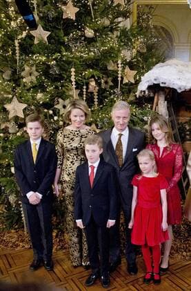 Belgische Königsfamilie besucht das Weihnachtskonzert in Brüssel 21-12-2016 Brussels Queen Mathilde and King Filip and Prince Gabriel (12) and Prince Emmanuel (10) and Princess Eleonore (7) and Crown Princess Elisabeth (14) and Princess Astrid and Prince Lorenz posing before the Christmas concert at the Royal Palace in Brussels.  Copyright: ppex
