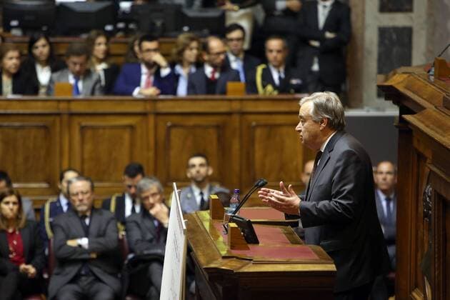 Antonio Guterres erhält Menschenrechtspreis in Lissabon December 23, 2016 - Lisbon, Portugal - Newly sworn-in Secretary General of the United Nations Antonio Guterres delivers a speech during a ceremony to award Guterres with a human rights award at the Parliament in Lisbon, Portugal, on December 23 2016. This year s award was given to Antonio Guterres, Secretary-General of the United Nations, for his work in the defense of human rights, especially in the discharge of the duties of United Nations High Commissioner for Refugees (UNHCR). This Prize is awarded annually by the President of the Assembly of the Republic, after hearing the Conference of Leaders, on the proposal of the jury constituted by the Committee on Constitutional Affairs, Rights, Freedoms and Guarantees. Lisbon Portugal - ZUMAn230 20161223_zaa_n230_132