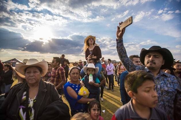 Mexiko: 15. Geburtstag von Rubi Ibarra Garcia wird zur Massenveranstaltung December 26, 2016 - Mexico - EUM20161226ACT44.JPG.VILLA DE GUADALUPE, SLP., Fest Fiesta-Rubi.- Aspectos del baile con motivo de los XV anos de la joven Rubi el lunes 26 de diciembre de 2016 en la comunidad de La Joya. El festejo cobro fama tras un video-invitacion que se hizo viral en redes sociales.  - ZUMAu78_ 20161226_zaf_u78_081