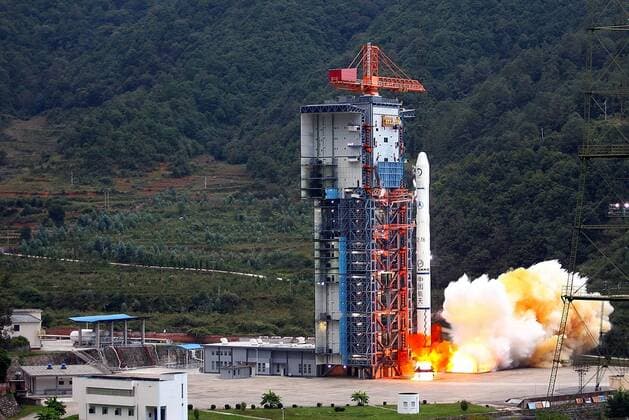 Oct 24, 2007 - Xichang, Sichuan, China - The Long March 3A rocket, carrying China s first lunar orbiter, the Chang e I blasts off from the Xichang Satellite Launch Centre in Xichang. China s first moon probe, the satellite Chang e I took off at 6:05pm as scheduled in the center in southwestern Sichuan Province, a major step in the country s plans to eventually land a spacecraft on the moon. The orbiter is expected to relay the first picture of the moon in late November and will also carry out a series of projects including acquiring 3-D images and analyzing the distribution of elements on the moon s surface during a year-long lunar exploration.  - ZUMAc32_ 20071024_jab_c32_783