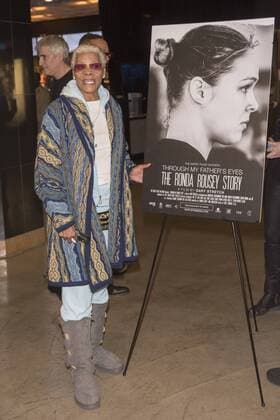 Dionne Warwick attends at The Ronda Rousey Story film premiere December 30, 2016 in Chinese Mann Theater, Hollywood, California. USA - 2016 - The Ronda Rousey Story film premiere in Hollywood, CA.  Copyright: xEugenexPowersxPhotographyx