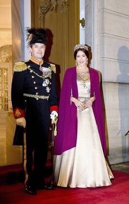 Themen der Woche Bilder des Tages 01-01-2017 Amalienborg Princess Mary and Prince Frederik and Princess Marie and Prince Joachim and Queen Margrethe and Prince Henrik arrive for the New Years reception at Amalienborg in Copenhagen.  Copyright: PPEx