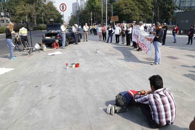 Proteste in Mexiko wegen gestiegener Benzinpreise January 1, 2017 - Mexico - EUM20170101ACT10.JPG.CIUDAD DE MEXICO Protest Protesta-Alza gasolina.- Ciudadanos se congregan en la entrada del Bosque de Chapultepec para mostrar su inconformidad ante el alza en los precios de los combustibles que entro en vigor a partir de este domingo 1 de enero de 2017. Foto: Agencia EL UNIVERSAL Agustin Salinas EVZ Mexico  - ZUMAu78_ 20170101_zaf_u78_024