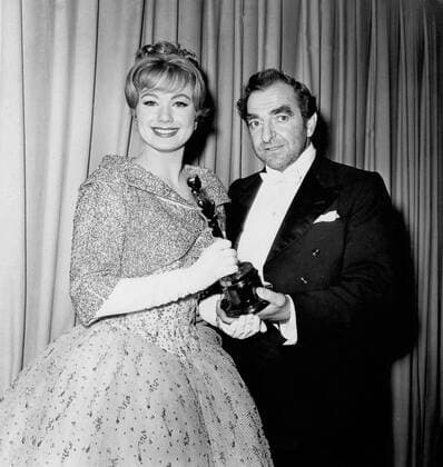 OSCARS. Bester Nebendarsteller. Preisträger 1951-1960 Aug. 14, 2007 - SHIRLEY JONES WITH HUGH GRIFFITH AT 33RD OSCAR ACADEMY AWARDS 1961.SUPPLIED BY - ZUMAg49_ 20070814_gaf_g49_339