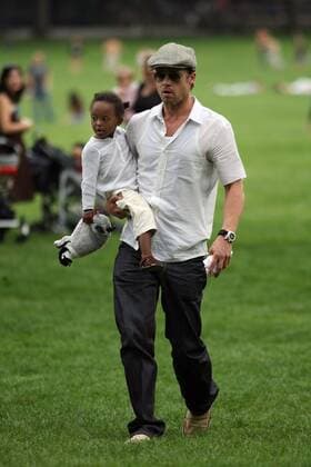 August 28 2007, New York City Actor Brad Pitt took his adpoted daughter Zahara to Central Park in midtown Manhattan for a ride on a horse carriage, bought her an ice cream and then spent a period of quiet relaxation with her on Sheep Meadow - ZUMAny2_ 20070828_zaf_ny2_067