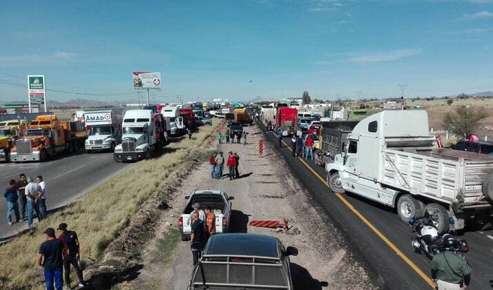 Mexiko: landesweite Proteste gegen Erhöhung der Benzinpreise January 2, 2017 - Mexico - CHIHUAHUA, Chih. Proteste gegen die Erhöhung der Benzinpreise  - ZUMAu78_ 20170102_zaf_u78_062