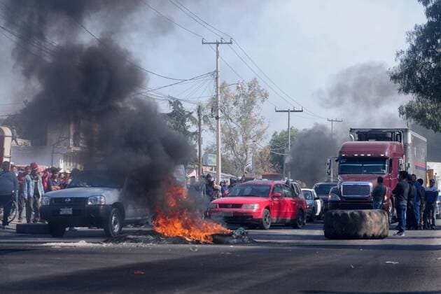 Mexiko: landesweite Proteste gegen Erhöhung der Benzinpreise January 3, 2017 - Mexico - ACOLMAN, Mex. Brennende Barrikaden, Proteste gegen die Erhöhung der Benzinpreise  - ZUMAu78_ 20170103_zaf_u78_036