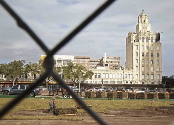 January 4, 2017 - St. Petersburg, Florida, U.S. - SCOTT KEELER Times. Workers sod the former Pheil Hotel 400 block along Central Ave. and 1st Ave. South in St. Petersburg. Various landscaping and a sprinkler system are being added to the block. St. Petersburg U.S. - ZUMAs70_ 20170104_zan_s70_021