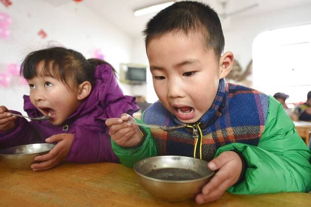 January 4, 2017 - Lianyungang, Lianyungang, China - Lianyungang, CHINA-January 4 2017: (EDITORIAL USE ONLY. CHINA OUT)..Pupils enjoy the Laba rice porridge at a primary school in Donghai County, Lianyungang City,east China s Jiangsu Province, January 4th, 2017, celebrating the Laba Rice Porridge Festival which falls on January 5th this year. The Laba Rice Porridge Festival is a traditional Chinese festival falls on the 8th day of the 12th month of lunar calendar. It s customary on this day to drink the special porridge, usually stewed of at least eight ingredients. With rice as the main ingredient, this porridge may well contain ingredients like broad beans, red beans, mung beans, red dates, peanuts, chest nuts, both tasty and nutritious. Lianyungang China - ZUMAs145 20170104_zaa_s145_195