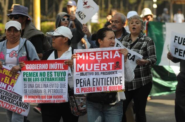Proteste in Mexiko wegen gestiegener Benzinpreise January 5, 2017 - Mexico - EUM20170105NAC16.JPG CIUDAD DE MEXICO.- ProtestProtestaCDMX.- Aspecto de las movilizaciones en Paseo de la Reforma de esta capital en protesta por el aumento a la gasolina, el jueves 5 de enero de 2017. Foto: Agencia EL UNIVERSALEEG. Mexico  - ZUMAu78_ 20170105_zaf_u78_037