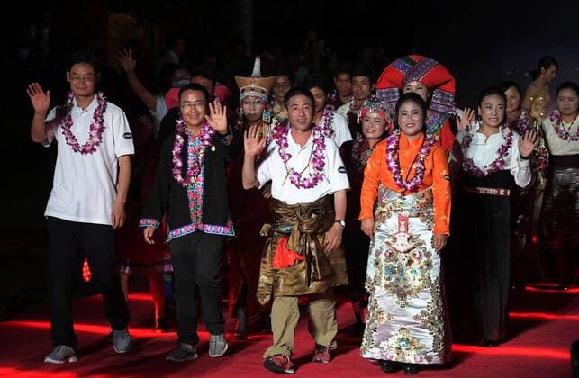 SANYA, Jan. 5, 2017 -- Winners of the Jack Ma Rural Teachers Award arrive for the awarding ceremony in Sanya, a tourism resort in south China s Hainan Province, on Jan. 5, 2017. The awarding ceremony of the Jack Ma Rural Teachers Award was held on Thursday, with 100 rural teachers winning the award of 100,000 yuan (14,522 U.S. dollars) respectively. ) (wf) CHINA-SANYA-JACK MA-RURAL TEACHERS AWARD (CN) YangxGuanyu 