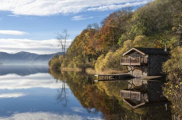 UNESCO-Welterbe: Englischer Lake District in Gro?britannien Boathouse and reflections, Lake Ullswater, Lake District National Park, Cumbria, England, United Kingdom, Europe Copyright: JamesxEmmerson 747-1847