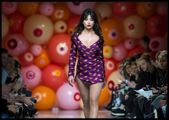 . 07 01 2017. London, United Kingdom. Model Daisy Lowe walks the catwalk at London Men s Fashion Week. London Fashion Week Men s 2017, Katy Eary at BFC Show Space on The Strand, London, UK.  xBenxStevensx xi-Imagesx IIM-14121-0010