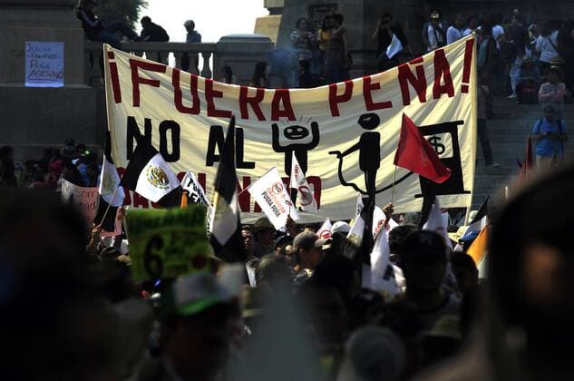 (170107) -- MEXICO CITY, Jan. 7, 2017 -- People hold banners during a march against the gasoline price increase by nearly 20 percent within the first days of the New Year, in Mexico City, capital of Mexico, on Jan. 7, 2017. ) MEXICO-MEXICO CITY-PROTEST STR 