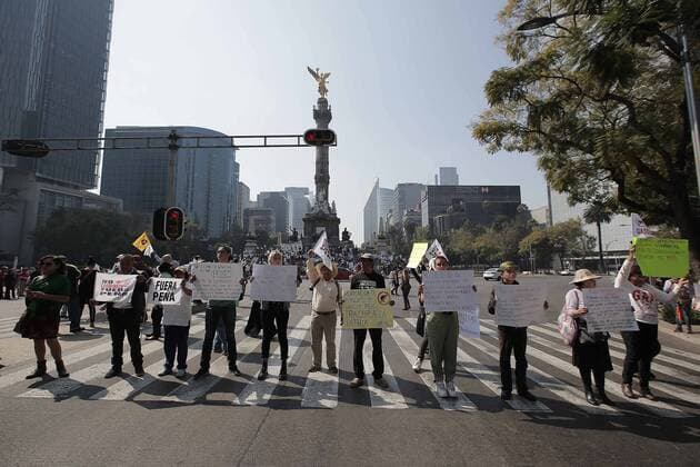 January 7, 2017 - Mexico - EUM20170107NAC24.JPG.CIUDAD DE MEXICO ProtestManifestacion-CDMX.- Aspectos de las manifestaciones en esta capital contra los aimentos en el precio de la gasolina, 7 de enero de 2016. Foto: Agencia EL UNIVERSALAlejandro AcostaJMA Mexico  - ZUMAu78_ 20170107_zaf_u78_064