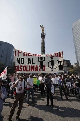 January 7, 2017 - Mexico - EUM20170107NAC28.JPG.CIUDAD DE MEXICO ProtestManifestacion-CDMX.- Aspectos de las manifestaciones en esta capital contra los aimentos en el precio de la gasolina, 7 de enero de 2016. Foto: Agencia EL UNIVERSALAlejandro AcostaJMA Mexico  - ZUMAu78_ 20170107_zaf_u78_066