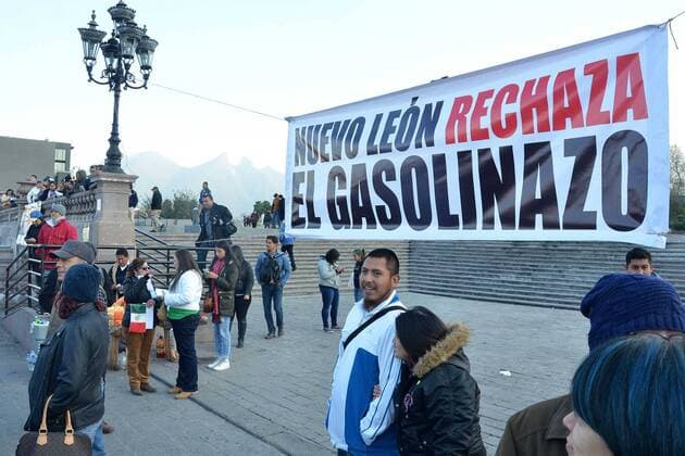 January 7, 2017 - Mexico - EUM20170107NAC73.JPG.MONTERREY, NL. ProtestManifestacion-NL.- Manifestacion en la Macroplaza de esta capital por el alza del precio de la gasolina. Foto: Agencia EL UNIVERSALJMA Mexico  - ZUMAu78_ 20170107_zaf_u78_126