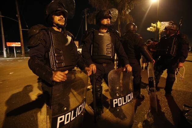 January 7, 2017 - Rosarito, Baja California, Mexico - Tijuana Baja California, Mexico, January 7th, 2017: Protesters are met by police presence in Rosarito. Police in riot gear waiting. Rosarito Mexico - ZUMAs44_ 20170107_zaf_s44_044