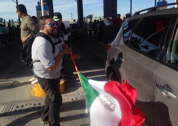 January 8, 2017 - San Diego, CA, USA - TIJUANA, BC-JANUARY 8, 2017:.Unrest over gasoline price hikes in Mexico continues at TijuanaoÂ¢Ã¢öÂ¬Ã¢Â¢s El Chaparral port of entry Sunday. San Diego USA - ZUMAs44_ 20170108_zaf_s44_016