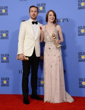 Themen der Woche Ryan Gosling and Emma Stone, winners of the awards for Best Performance by an Actor and Actress in a Motion Picture Musical or Comedy respectively for La La Land appear backstage with their trophies during the 74th annual Golden Globe Awards at the Beverly Hilton Hotel in Beverly Hills, California on January 8, 2017.  LAP201701084017 JIMxRUYMEN