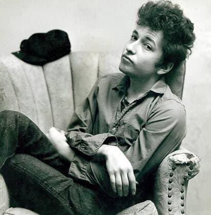 BOB DYLAN, American singer songwriter, poet, folk and rock musician is celebrating his 70th birthday. Dylan sings, plays guitar, harmonica and piano and is considered one of the most influential music makers of the 20th Century. PICTURED - 1960 s - BOB DYLAN relaxes in a chair. Date and place unknown. - ZUMAg49_ 20070730_gaf_g49_082
