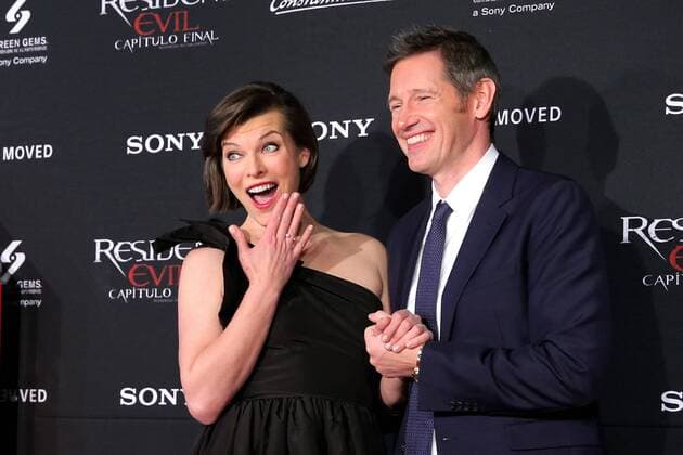 The Ucranian actress Milla Jovovich (L) and the director Paul Anderson (R) pose at their arrival to the red carpet of the movie Resident Evil: The Final Chapter, that is presented in Mexico City, Mexico, on 9 January 2017. Presentation of the movie Resident Evil: The Final Chapter in Mexico !ACHTUNG: NUR REDAKTIONELLE NUTZUNG!  MEX50 20170110-636196220661344527