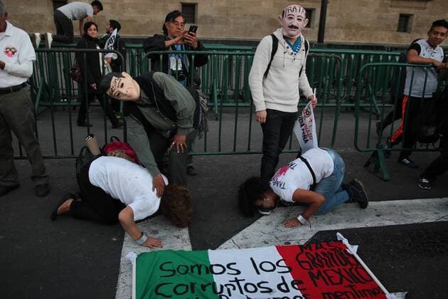 January 9, 2017 - Mexico City, Mexico - Largely peaceful protests against the fuel price increases continued nationwide in Mexico, and looting seen last week largely subsided. The protests have left hundreds of businesses looted and more than 1,500 detained. Mexico January 9 of 2017. Mexico City Mexico  - ZUMAn230 20170109_zaa_n230_053