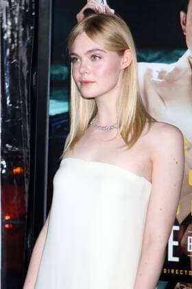 LOS ANGELES - JAN 9: Elle Fanning at the Live By Night Premiere at TCL Chinese Theater IMAX on January 9, 2017 in Los Angeles, CA  Copyright: xKathyxHutchinsx xIPAx