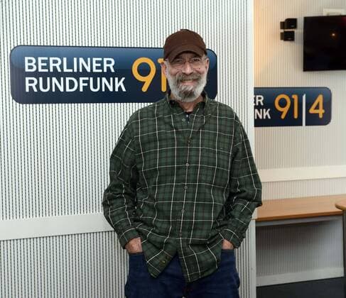 09 . 01 . 2017 , Berlin Steglitz : Der alte Ami Rik De Lisle beim Berliner Rundfunk . Premiere von Die Rik De Lisle Show am Samstag , 14.01.2017 , 13 - 18 Uhr Berliner Rundfunk 91.4 .