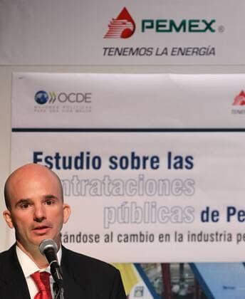 Pemex s General Director Jose Antonio Gonzalez Anaya speaks during the presentation of the OECD reports on Pemex regarding public tenders in Mexico City, Mexico, 11 January 2017. The state firm saved 1,100 million dollars in 2016 after making their buying processes, contracts and public tenders more afficient. EFE Mario Guzman PEMEX SAVED 1,100 MILLION DOLLARS IN 2016 IMPROVING PURCHASES AND CONTRACTS !ACHTUNG: NUR REDAKTIONELLE NUTZUNG!  MEX001 20170111-636197655231108364