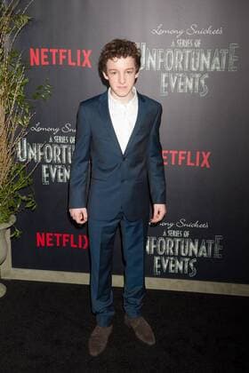 Louis Hynes arrives on the red carpet at the Netflix s premiere of A Series of Unfortunate Events on January 11, 2017 in New York City.  NYP20170111817 BRYANxR.xSMITH