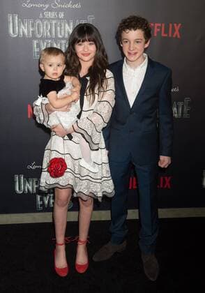 Presley Smith is held in the arms of Malina Weissman with Louis Hynes on the red carpet at the Netflix s premiere of A Series of Unfortunate Events on January 11, 2017 in New York City.  NYP20170111824 BRYANxR.xSMITH