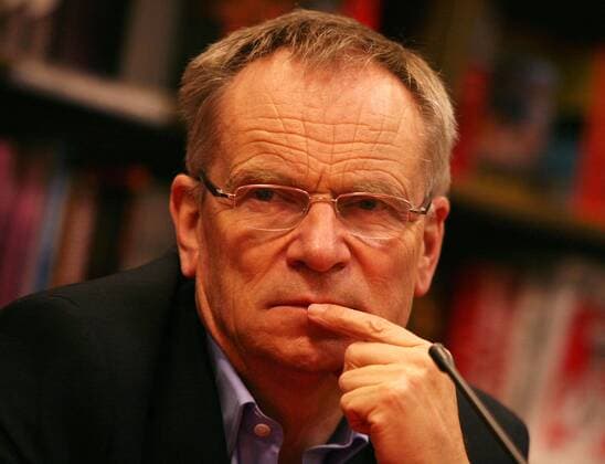 Mar 27, 2007 - New York, NY, USA - British author JEFFREY ARCHER promotes his new book The Gospel According To Judas by Benjamin Iscariot held at Borders Books at Columbus Circle.  - ZUMA 20070327_nnn_k03_022