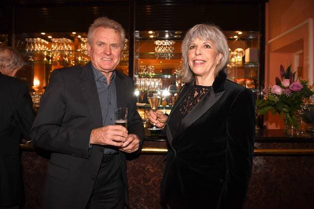 Sepp Maier mit Ehefrau Premiere Ein Mann fürs Grobe Komoedie im Bayerischen Hof Theater München 11. Januar 2017