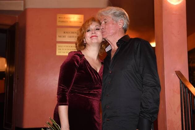 Jürgen Prochnow mit Ehefrau Verena Wengler Premiere Ein Mann fürs Grobe Komoedie im Bayerischen Hof Theater München 11. Januar 2017