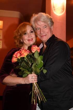 Jürgen Prochnow mit Ehefrau Verena Wengler Premiere Ein Mann fürs Grobe Komoedie im Bayerischen Hof Theater München 11. Januar 2017