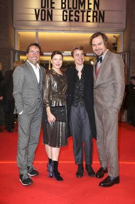 Jan Josef Liefers, Hannah Herzsprung, Adele Haenel und Lars Eidinger bei der Premiere des Kinofilms Die Blumen von gestern im Kino International. Berlin, 11.01.2017 Foto:xS.xGabschx xFuturexImage