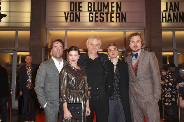 Jan Josef Liefers, Hannah Herzsprung, Chris Kraus, Adele Haenel und Lars Eidinger bei der Premiere des Kinofilms Die Blumen von gestern im Kino International. Berlin, 11.01.2017 Foto:xS.xGabschx xFuturexImage