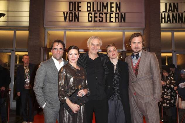 Jan Josef Liefers, Hannah Herzsprung, Chris Kraus, Adele Haenel und Lars Eidinger bei der Premiere des Kinofilms Die Blumen von gestern im Kino International. Berlin, 11.01.2017 Foto:xS.xGabschx xFuturexImage