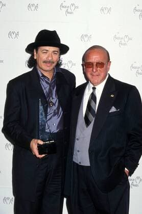 Oct. 29, 2007 - CARLOS SANTANA AND CLIVE DAVIS.27TH ANNUAL AMERICAN MUSIC AWARDS, LOS ANGELES CA 01-17-2000. TAMMIE ARROYO- - PHOTOS - ZUMAg49_ 20071029_gaf_g49_074