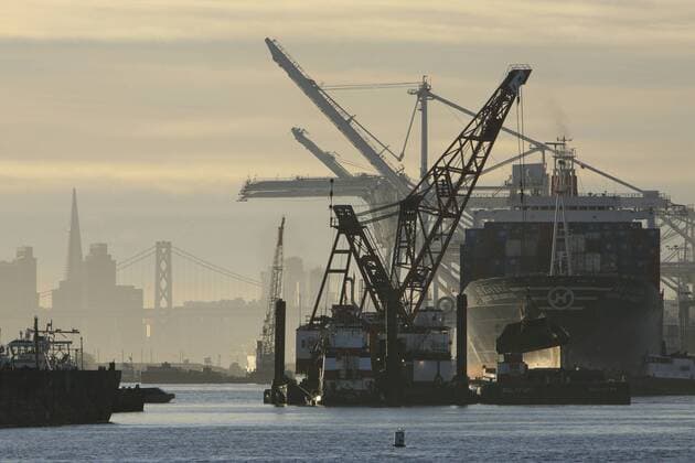Nov 12, 2007 - Berkeley, California, USA - A Hanjin ship leaves the Port of Oakland. The cargo ship Cosco Busan, another Hanjin ship, hit one of the Bay Bridge towers in San Francisco, Calif., on Wednesday morning Nov. 7, 2007. The ship was damaged and spilled about 58,000 gallons of thick black heavy bunker oil into the bay. According to the US Coast Guard nearly 60 ships and hundreds of people have been helping the clean-up operation. The spill is the largest in the San Francisco Bay area since 10,000 gallons of fuel leaked from a ship undergoing repairs in 1996. - ZUMAw49_ 20071112_cob_w49_153