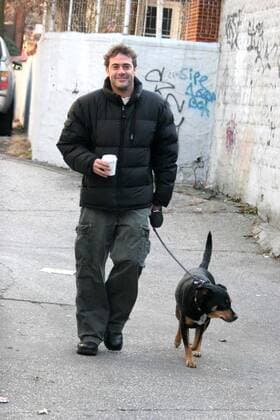 Dec. 20, 2006 - New York, New York, U.S. - ON MOVIE SET ACCIDENTAL HUSBAND IN QUEENS.DATE 12-20-06 - JEFFREY DEAN MORGAN AND HIS DOG PHILLP.K51155JBB - ZUMAba9_ 20061220_gaf_ba9_021