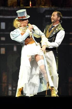 DJ Bobo MYSTORIAL . Sänger DJ Bobo ( bürgl. Peter Rene Baumann ) und seine Frau Nancy während der Weltpremiere seiner Show MYSTORIAL am 13.01.2017 im Europapark Rust.