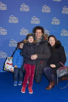 Tous En Scene Filmpremiere in Paris Eric Antoine avec sa famille CELEBRITES : Avant Premiere du film Tous en scene - Paris - 14 01 2017 StephenCaillet Panoramic 